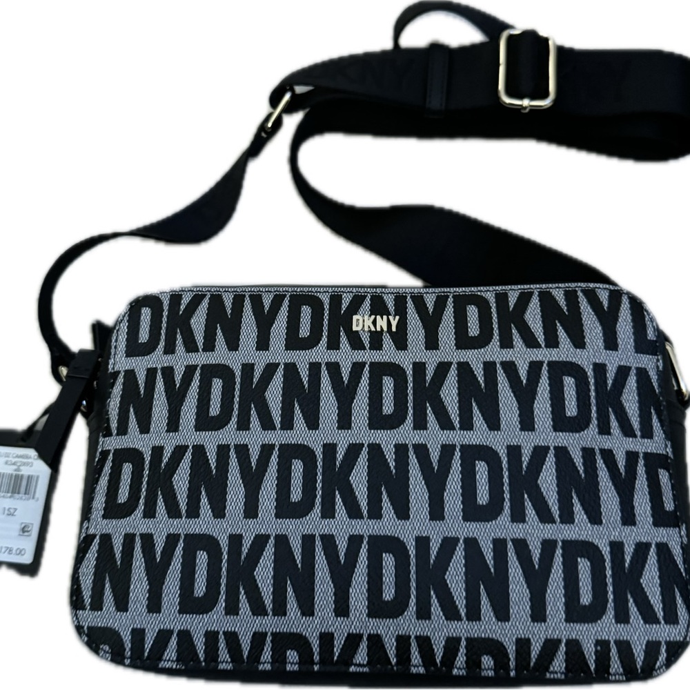 DKNY logo crossbody purse!